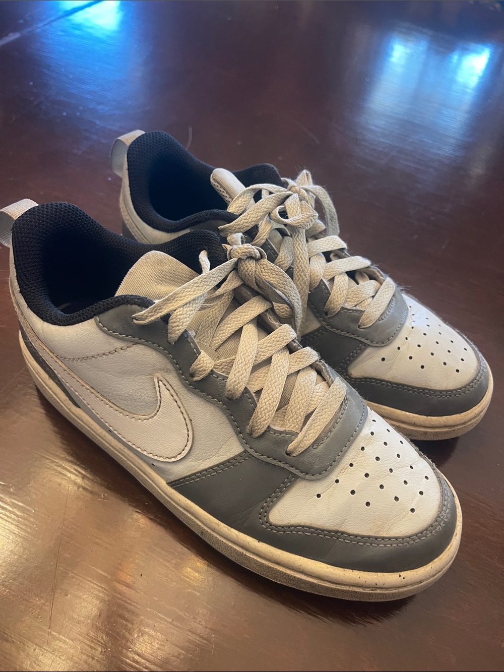 Nike Kids Low-Top Sneakers in White and Gray